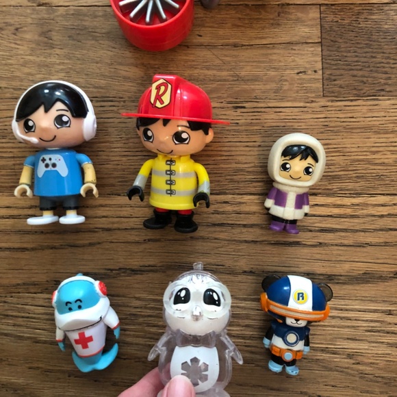 Ryan’s World Toy Collection Gill Ship Light Gamer Fire Fighter - Picture 4 of 5